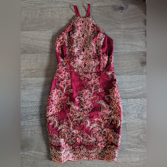✨ NWT ✨ RED DELICATE GOLD EMBELLISHMENT DETAIL DRESS - XS - Picture 4 of 11